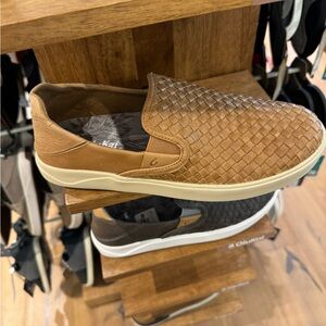 Size is 11 but fits like a 11.5.  So too big for my hubby. Tommy Bahama. Olakai